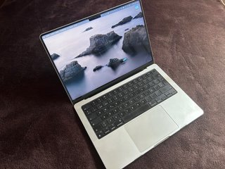 MacBook Pro 14” Plata