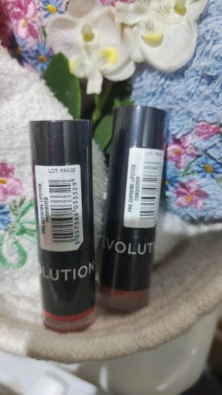 2 Pintalabios Revolution Pro Supreme Lipstick