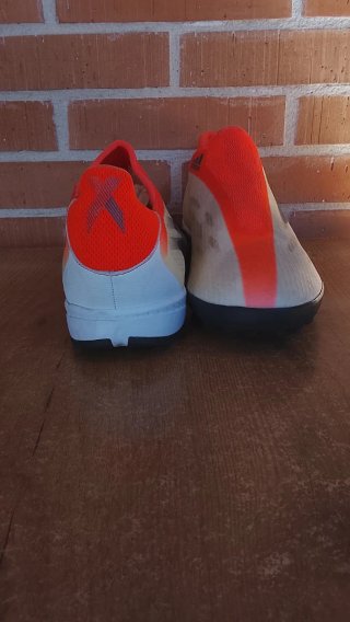 Zapatillas Adidas Beige y Naranja nuevas