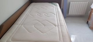 Mueble cajonera con cama superior y dos colchones