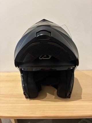 Casco de moto negro Acerbis.