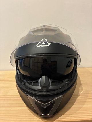 Casco de moto negro Acerbis.