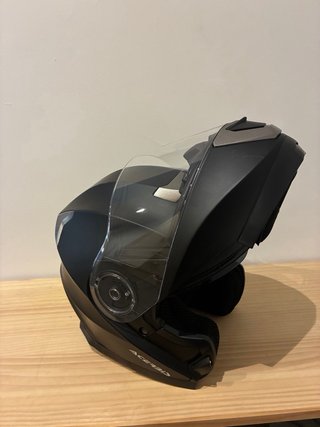 Casco de moto negro Acerbis.