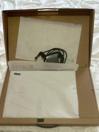 ASUS Vivobook 16 F1607QA-MB075W Plata