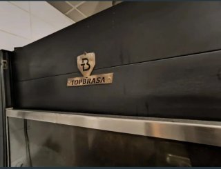Asador de pollos a carbón