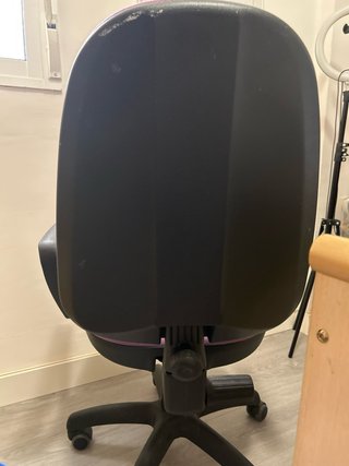 Silla de escritorio morada y negra