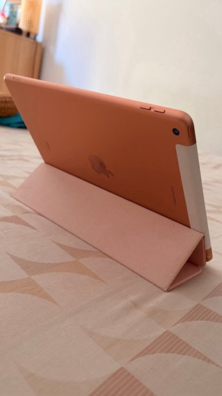 iPad 7ª Gen 10.2 32GB con funda rosa