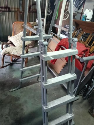 Escalera piscina metal y plástico
