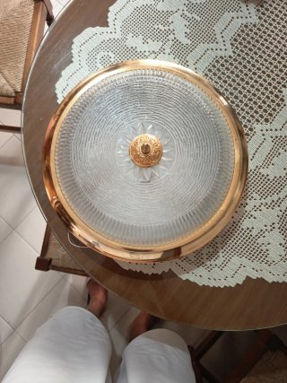 Plafón de techo antiguo dorado y transparente