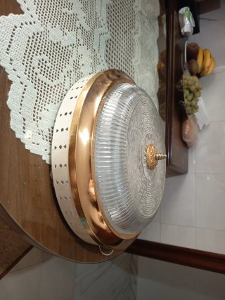 Plafón de techo antiguo dorado y transparente