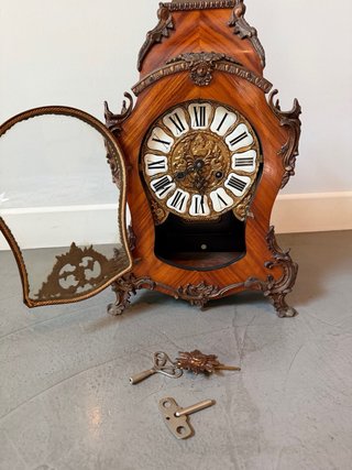 Reloj de mesa antiguo dorado