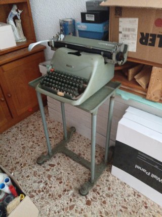 Máquina de escribir Olivetti Lettera 20