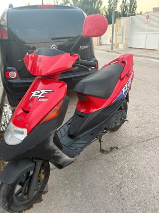 Suzuki RF 49cc Scooter Roja