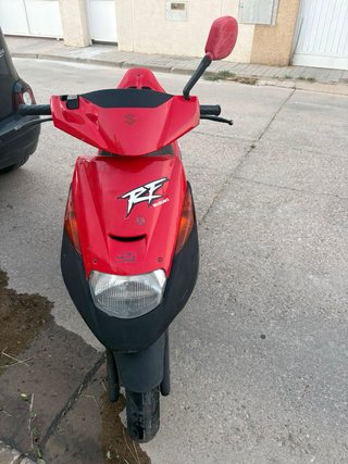 Suzuki RF 49cc Scooter Roja