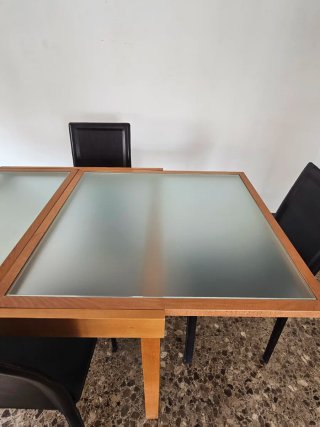 Mesa de comedor extensible de cristal + 4 Sillas