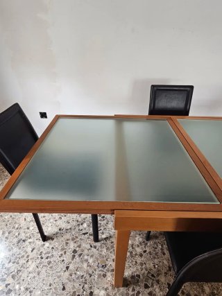 Mesa de comedor extensible de cristal + 4 Sillas