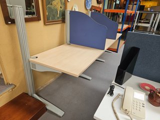 Três postos de trabalho com separadores - Com marc