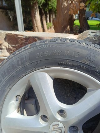 Llantas Suzuki SX4 con neumaticos Michelin.