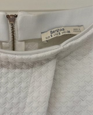 Falda blanca corte V