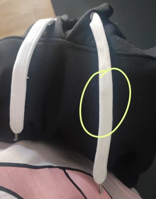 Sudadera Negra con Rayas Blancas