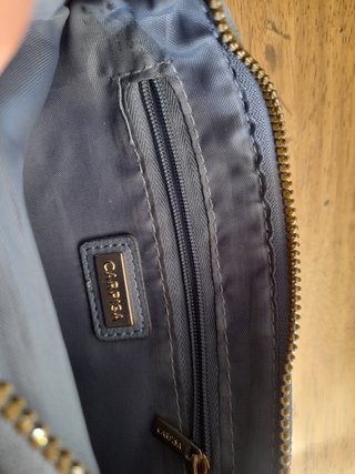 Pochette blu con polsino e iniziale G
