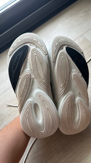 Zapatillas deportivas blancas y rosas