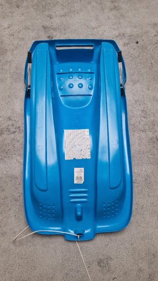 Trineo azul para nieve