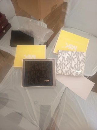 Lote de Carteras MK  ban 90 piezas blancas i negra