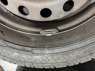 4 ruedas Renault Trafic 215/65 R 16C Continental