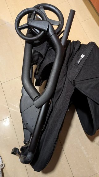 Bugaboo sedia Dragonfly nera con seggiolino e ovetto 850€