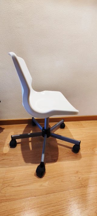 Silla escritorio giratoria y elevable blanca