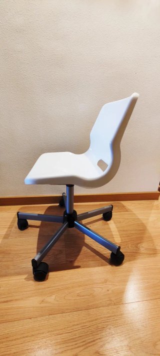 Silla escritorio giratoria y elevable blanca