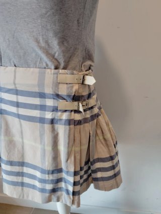 Conjunto Falda y Camiseta Burberry de regalo