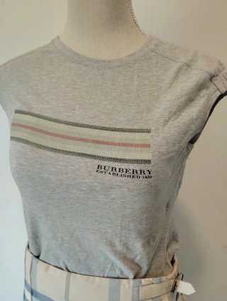 Conjunto Falda y Camiseta Burberry de regalo