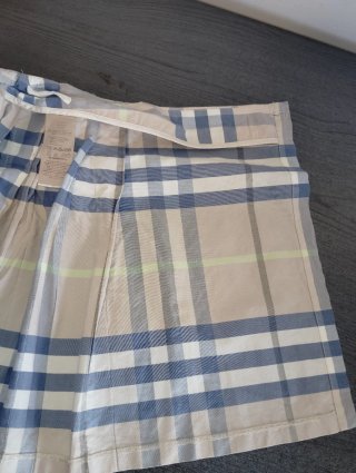 Conjunto Falda y Camiseta Burberry de regalo