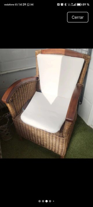 Sillón de jardín de mimbre y madera