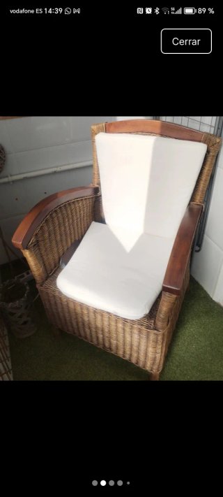 Sillón de jardín de mimbre y madera