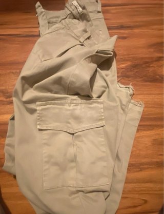 Pantalones cargo beige