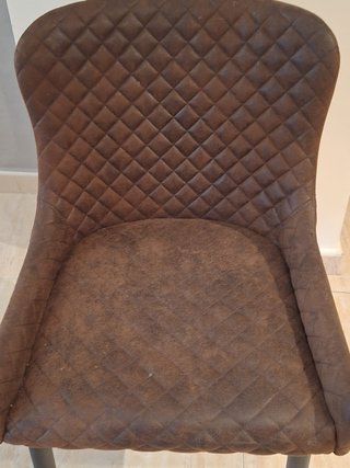 Silla de comedor tapizada marrón