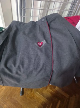 Falda talla 12 Colegio Obispo Perelló Gris