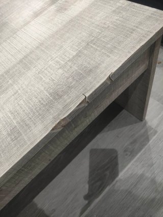 Mesa de centro de madera beige y gris