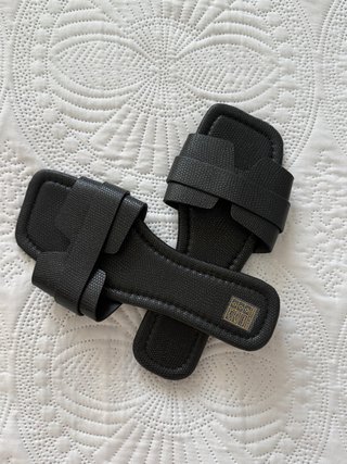 Sandalias Negras, NUEVAS SIN USO