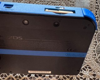 Nintendo 2DS Nera e blu + Caricatore + SD