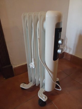 Radiador Aceite Cecotec con Ruedas