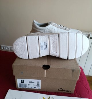 Zapatillas Clarks Piel Beige/Blanco  43 de 120€