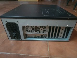 Caja de ordenador negra
