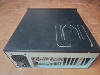 Caja de ordenador negra