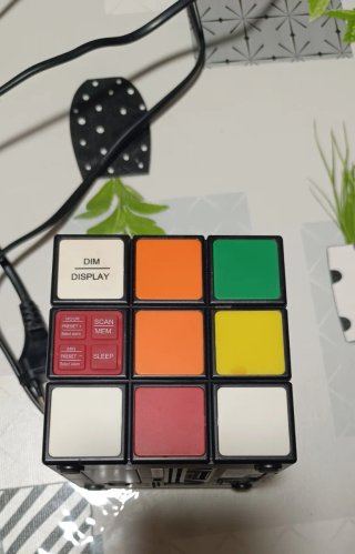 Radio Despertador Cubo de Rubik Oficial