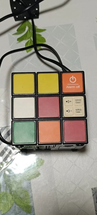 Radio Despertador Cubo de Rubik Oficial