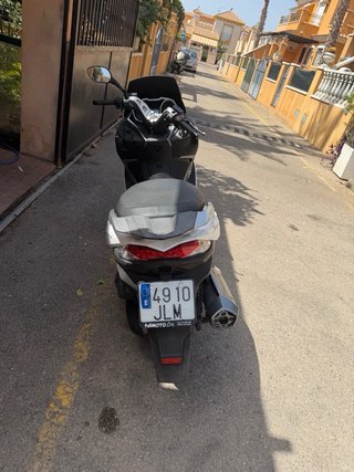 Maxi Scooter Gris y Blanca